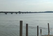 बाढ़ बहा ले गई बचाव कार्य, लुटता रहा सरकारी खजाना