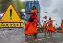 देवघर में 18 कांवड़ियों की मौत, गैस सिलेंडर ले जा रहे ट्रक से टकरा गई बस