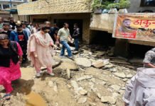 हिमाचल में तबाही के बाद मंडी पहुंचीं सासंद कंगना रनौत, कांग्रेस पर बोला हमला