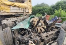 Unnao : आगरा-लखनऊ एक्सप्रेसवे पर ट्रेलर की टक्कर से तीन की मौत