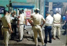 अवैध संबंध के शक में पत्नी को पति ने उस्तरे से किया गंजा