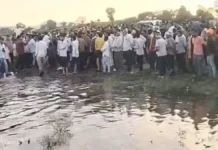 खंडवा में दुर्गा प्रतिमा विसर्जन के दौरान तालाब में गिरा वाहन, 9 लोगों की मौत