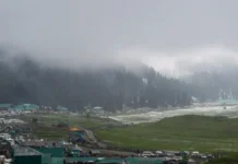 शीतलहर की चपेट में आया कश्मीर, पुलवामा में -5.5 डिग्री सेल्सियस तक गिरा पारा