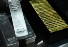 सोने-चांदी की कीमतों में आज लगातार तीसरे दिन भारी गिरावट