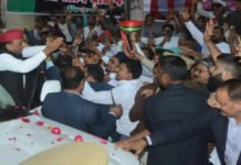 शंकराचार्य विवाद पर बोले अखिलेश यादव, डिप्टी सीएम को छोड़ देनी चाहिए कुर्सी