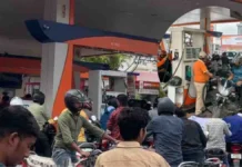 बाइक वालों को सिर्फ 200 रुपये का, कार वालों को 1500 रुपये का पेट्रोल