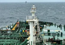 संटक के बीच LPG लेकर आ रहे हैं दो तेल टैंकर, 2 दिनों में पहुंचने की संभावना