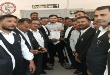 वकीलों ने निकाला जुलूस, सौंपा मांगों का ज्ञापन