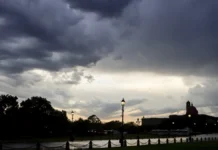 आंधी-तूफान और ओलावृष्टि के साथ नहीं थमने वाली बारिश, 12 से अधिक राज्यों के लिए अलर्ट