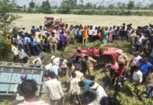 मुंडन कार्यक्रम में जा रही ट्रैक्टर-ट्रॉली पलटी, 5 लोगों की मौत, 15 घायल