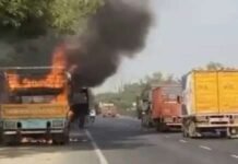 Unnao : डीसीएम में भीषण आग, पूरा वाहन जलकर खाक, टला बड़ा हादसा