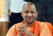 जनता दर्शन में बोले CM योगी : परिवार सबसे बड़ी पूंजी, मिल-बैठकर घर में ही सुलझा लें मामले