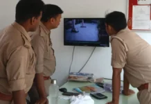 डकैती के बाद खौफ में व्यवसायी का परिवार, अयोध्या डीआईजी ने किया मुआयना