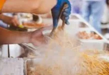 बुलंदशहर में खाना खाने से बिगड़ी 40 लोगों की तबीयत, जिला अस्पताल में कराया गया भर्ती