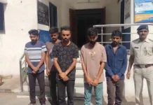 पति ने पत्नी को 50 हजार रुपए में बेचा, दोस्तों ने पिंजरे में बंद कर किया रेप