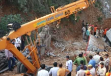 जम्मू में बड़ा हादसा: पुराने पुल का हिस्सा गिरा, तीन शव बरामद, दो अभियंता निलंबित