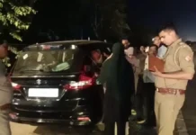 कार का शीशा तोड़कर एक करोड़ के जेवरात से भरा बैग ले उड़े चोर