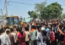 देहरादून में भाजपा नेता की हत्या पर बवाल, भीड़ ने आरोपियों के घर बोला धावा