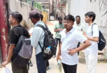 चंद मिनटों की देरी से बरबाद हुई सालों की मेहनत, कई छात्रों की छूटी परीक्षा