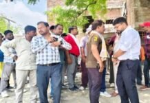 Unnao: नवीन गंगा पुल निर्माण के लिए मिश्रा घाट में बुलडोजर कार्रवाई शुरू