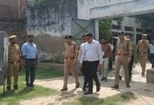 यूपी पुलिस भर्ती परीक्षा केंद्रों का डीएम ने किया निरीक्षण