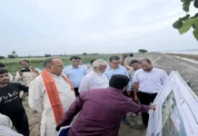 मंत्री स्वतंत्र देव सिंह ने बाढ़ सुरक्षा परियोजनाओं का किया निरीक्षण