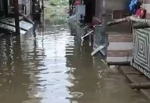 जलभराव के बीच घर के बाहर खेल रही 3 साल की मासूम की डूबने से मौत