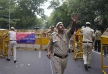 दिल्ली में कई जगहों पर रूट डायवर्ट, कई मेट्रो स्टेशन भी बंद