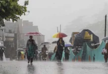 दिल्ली में बारिश से बदला मौसम, हिमाचल-उत्तराखंड में रेड अलर्ट
