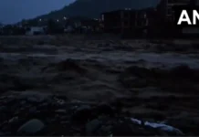 जम्मू-कश्मीर में भारी बारिश ने मचाई तबाही, राजौरी में बाढ़ के हालात, पुंछ में 4 लोगों की मौत