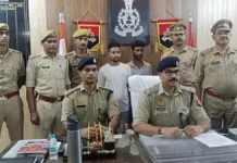 गर्लफ्रेंड के शौक पूरे करने के लिए दो भाइयों ने लूटा ऑटो, पुलिस ने दबोचा