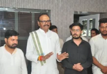 आरक्षण विरोधी आंदोलन कर रहे छात्रों से मिले डिप्टी CM ब्रजेश पाठक
