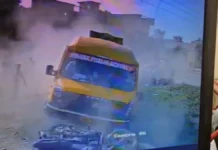 स्कूल बस ने ई-रिक्शा में मारी जोरदार टक्कर, 13 घायल, एक की मौत