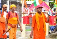 मुरादाबाद की सड़कों पर उमड़े शिवभक्त, भगवा रंग में रंगे कांवड़ मार्ग