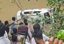 उज्जैन से मां बगलामुखी के दर्शन को जा रहे श्रद्धालुओं की कार बरसाती नाले में बही, तीन बच्चों समेत 8 की मौत