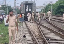 आरा रेलवे स्टेशन के पास महानंदा एक्सप्रेस के दो डिब्बे पटरी से उतरे