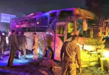 यमुना एक्सप्रेसवे पर स्लीपर बस में आग लगने से 9 यात्रियों की जलकर मौत