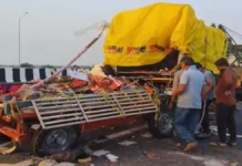 महाराष्ट्र में ट्रक और पिकअप वैन की टक्कर में 7 की मौत, 21 लोग घायल